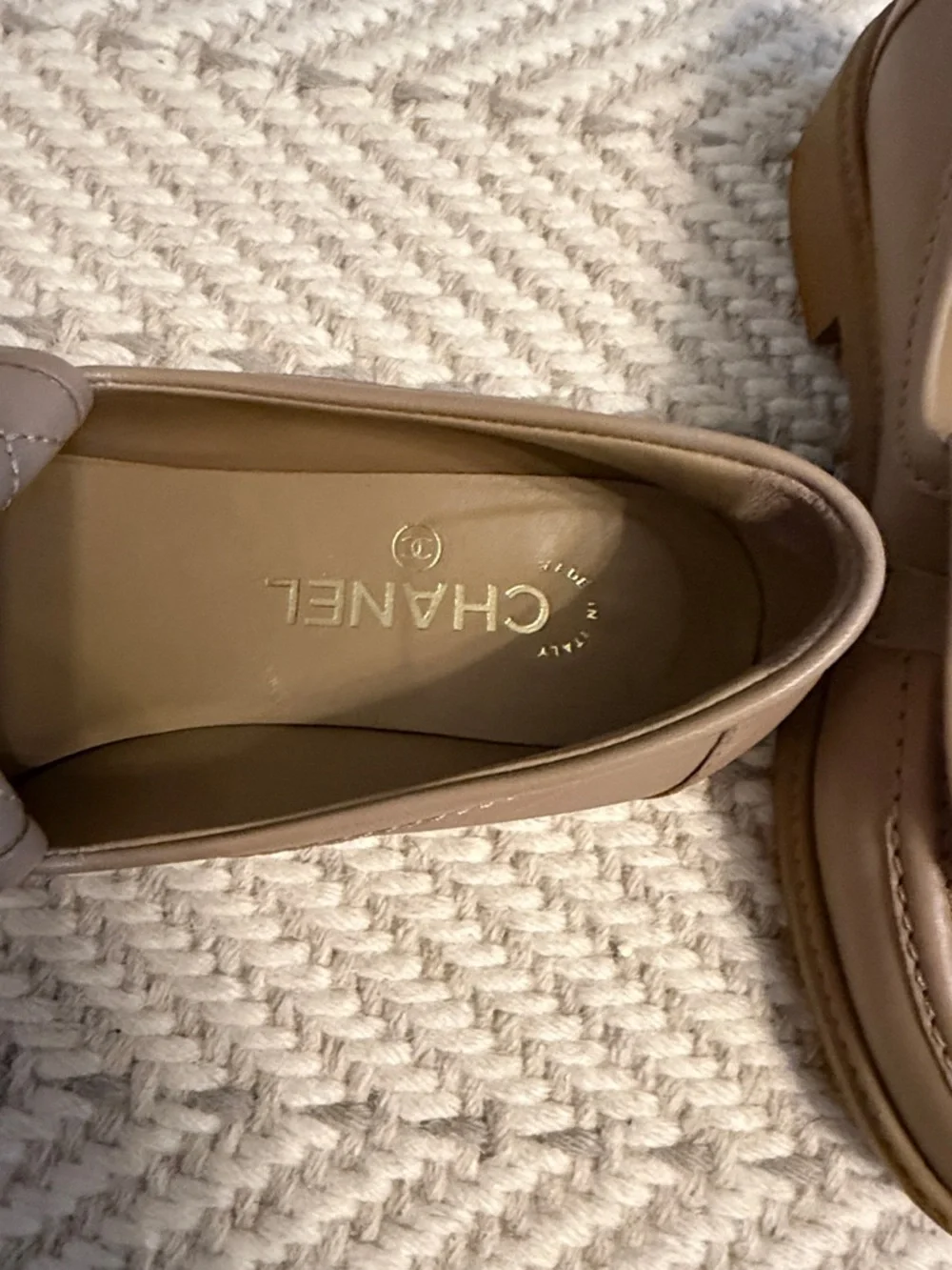 CHANEL Quilted Leather Loafers in Taupe with Gold CC Logo size 39EU 8 US - Picture 3 of 5